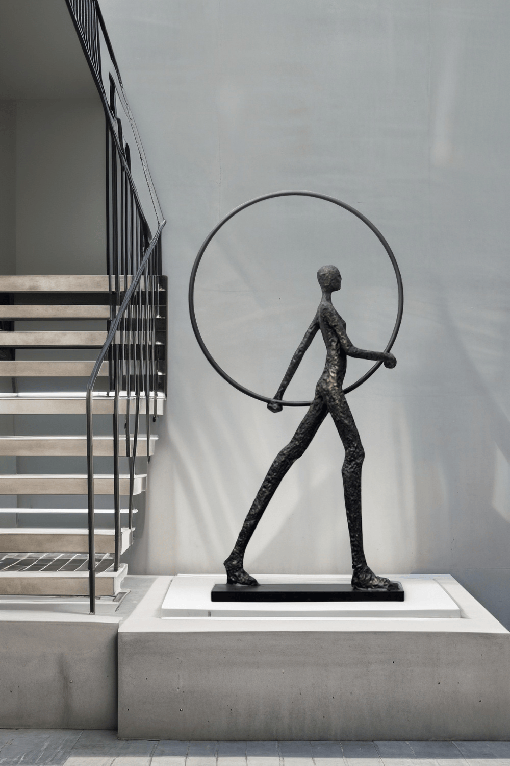 Metal Human Sculpture Fiberglass Human Sculpture Floor Standing Sculpture