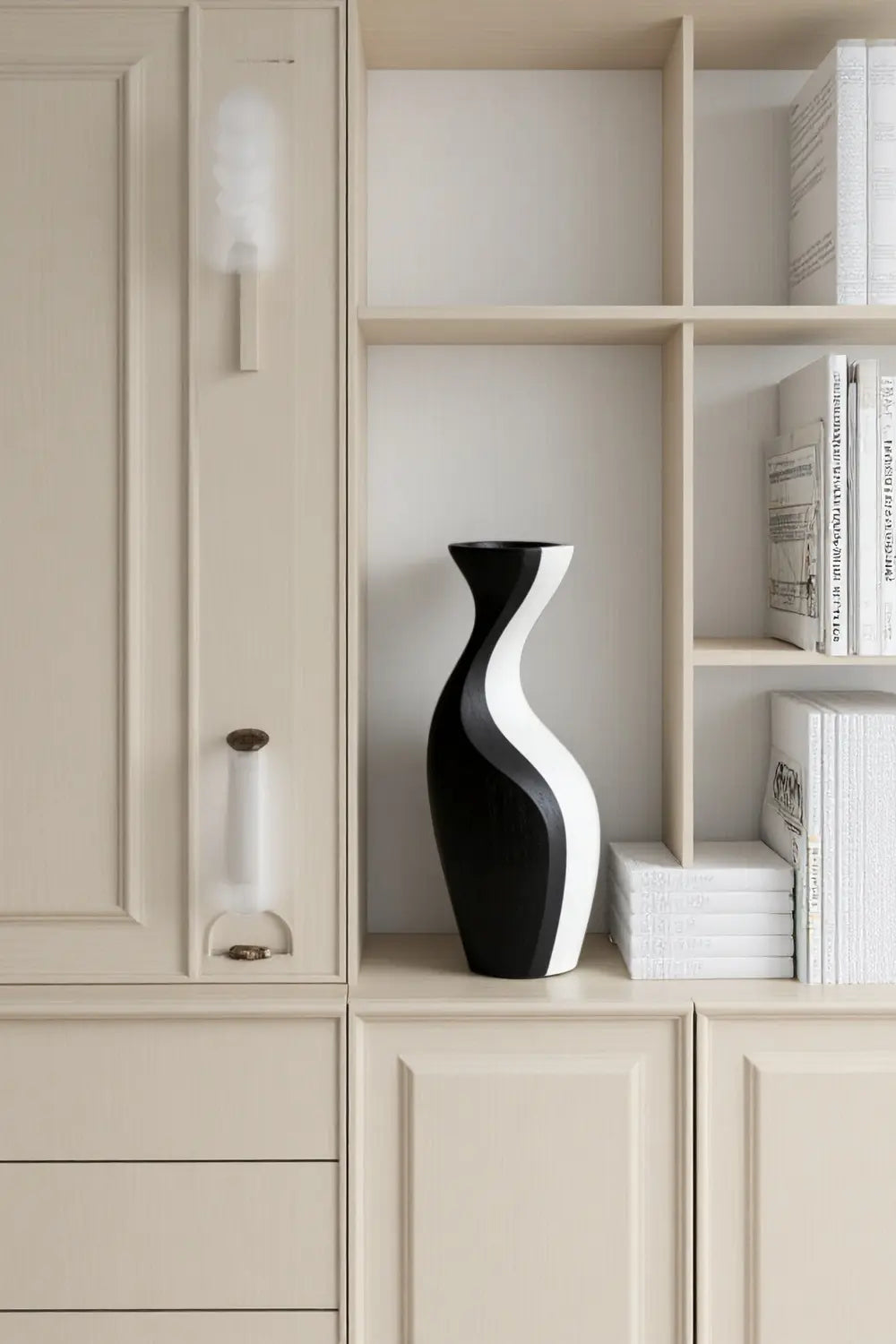 Organic Curved Wooden Vase Modern Solid Wood Flower Holder for Table Accents